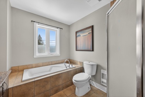 Salle de bains - 12-9170 Ch. Bourgeois, Mirabel, QC - Indoor Photo Showing Bathroom