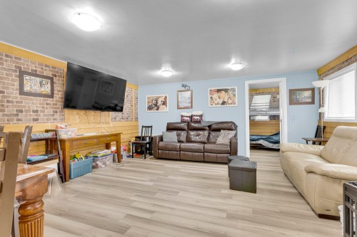 Salle communautaire - 131A Rue Du Cap, Saint-Colomban, QC - Indoor Photo Showing Living Room
