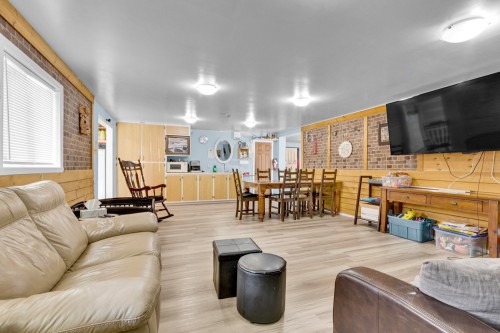 Salle communautaire - 131A Rue Du Cap, Saint-Colomban, QC - Indoor Photo Showing Living Room