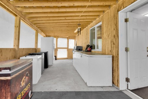 Terrasse - 131A Rue Du Cap, Saint-Colomban, QC - Indoor