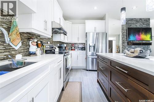 733 Gowan Road, Warman, SK - Indoor Photo Showing Kitchen With Upgraded Kitchen