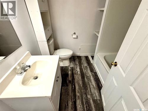 816 I Avenue S, Saskatoon, SK - Indoor Photo Showing Bathroom