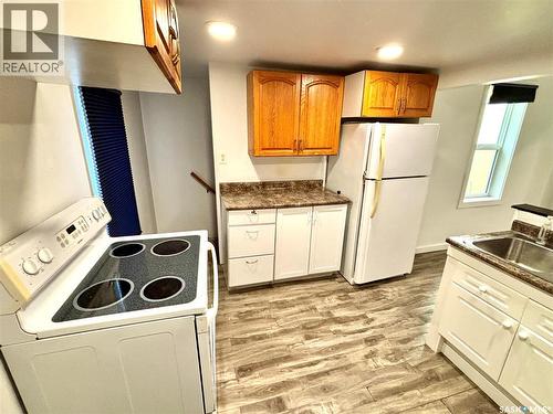 816 I Avenue S, Saskatoon, SK - Indoor Photo Showing Kitchen