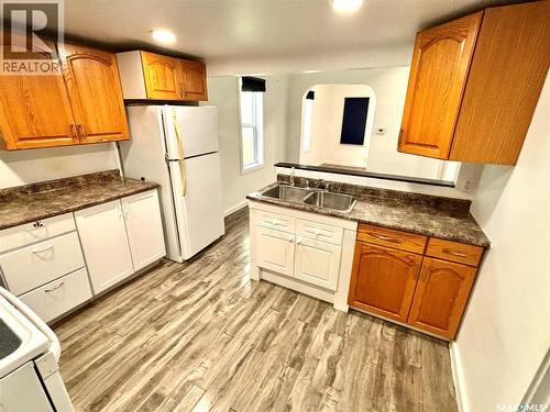 816 I Avenue S, Saskatoon, SK - Indoor Photo Showing Kitchen With Double Sink