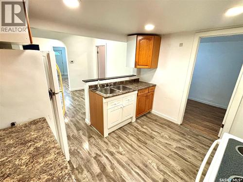 816 I Avenue S, Saskatoon, SK - Indoor Photo Showing Kitchen With Double Sink