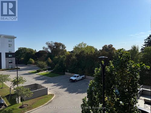 303 - 320 Plains Road E, Burlington, ON - Outdoor