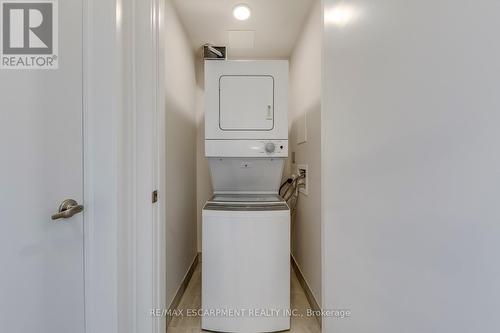 303 - 320 Plains Road E, Burlington, ON - Indoor Photo Showing Laundry Room
