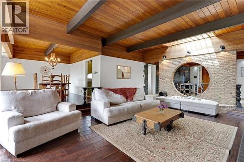 565 Fountain Street S, Cambridge, ON - Indoor Photo Showing Living Room