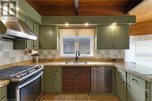 565 Fountain Street S, Cambridge, ON - Indoor Photo Showing Kitchen With Double Sink