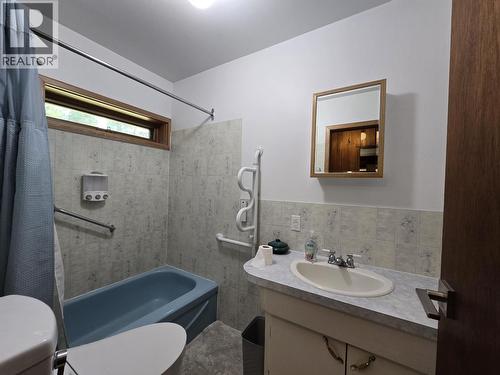 4055 Bailey Road, Valemount, BC - Indoor Photo Showing Bathroom