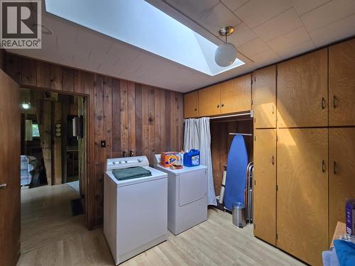 4055 Bailey Road, Valemount, BC - Indoor Photo Showing Laundry Room