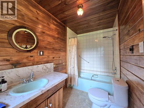 4055 Bailey Road, Valemount, BC - Indoor Photo Showing Bathroom