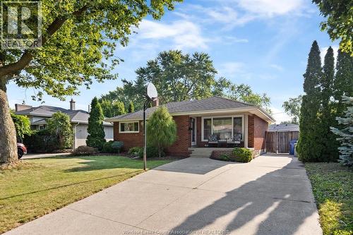 462 Dormar Drive, Windsor, ON - Outdoor With Facade