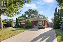 462 DORMAR DRIVE Windsor, ON N8S 3Z4