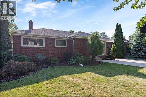 462 Dormar Drive, Windsor, ON - Outdoor