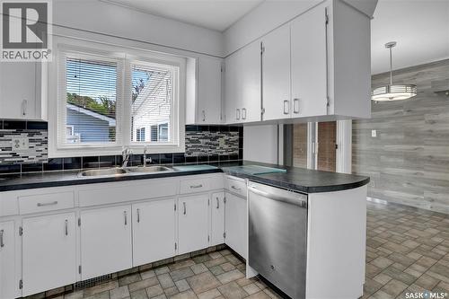 6015 7Th Avenue N, Regina, SK - Indoor Photo Showing Kitchen With Double Sink