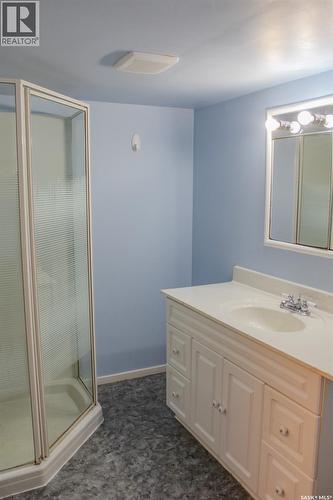 420 Burrows Avenue W, Melfort, SK - Indoor Photo Showing Bathroom