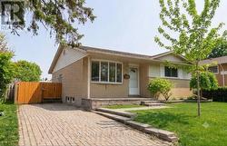 615 DOGWOOD LANE  Waterloo, ON N2L 4Y2