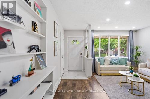 615 Dogwood Lane, Waterloo, ON - Indoor Photo Showing Living Room