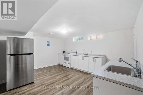615 Dogwood Lane, Waterloo, ON - Indoor Photo Showing Kitchen