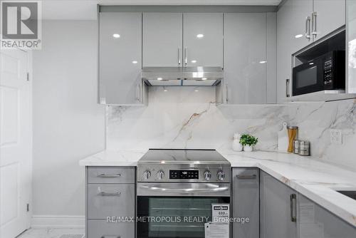 615 Dogwood Lane, Waterloo, ON - Indoor Photo Showing Kitchen