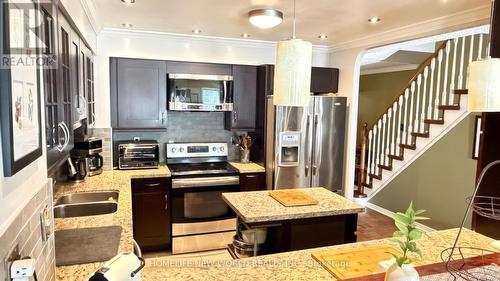 5 Doral Gate, Markham, ON - Indoor Photo Showing Kitchen With Double Sink With Upgraded Kitchen