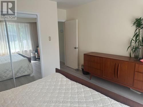 1571 Muir Road, Mississauga, ON - Indoor Photo Showing Bedroom