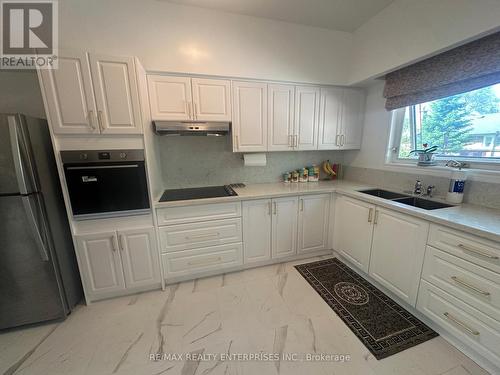 1571 Muir Road, Mississauga, ON - Indoor Photo Showing Kitchen With Double Sink