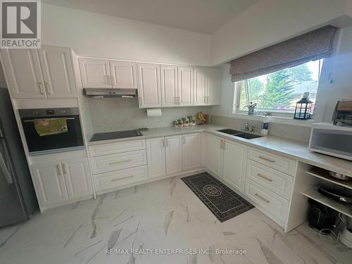 1571 Muir Road, Mississauga, ON - Indoor Photo Showing Kitchen With Double Sink