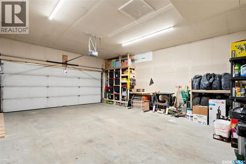 207 Kolynchuk Manor, Saskatoon, SK - Indoor Photo Showing Garage