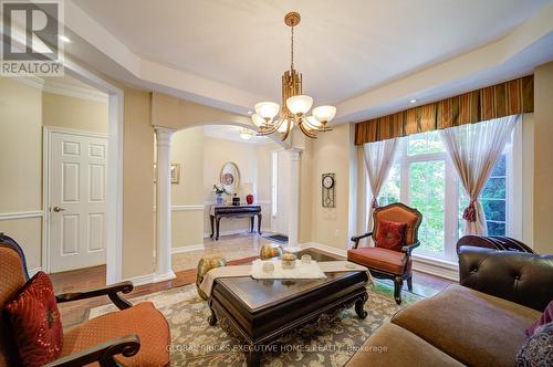 3885 Eglinton Avenue, Mississauga, ON - Indoor Photo Showing Living Room