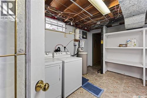 12 Jackson Bay, Regina, SK - Indoor Photo Showing Laundry Room