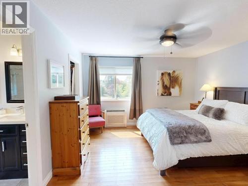 7066 Qualicum Way, Powell River, BC - Indoor Photo Showing Bedroom