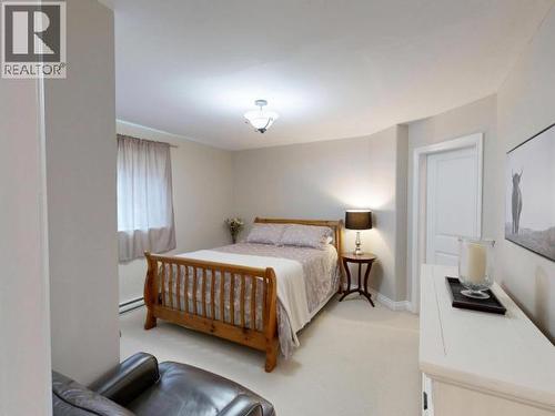 7066 Qualicum Way, Powell River, BC - Indoor Photo Showing Bedroom