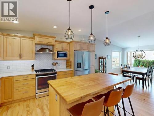 7066 Qualicum Way, Powell River, BC - Indoor Photo Showing Kitchen