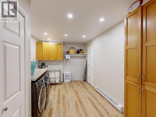 7066 Qualicum Way, Powell River, BC - Indoor Photo Showing Laundry Room