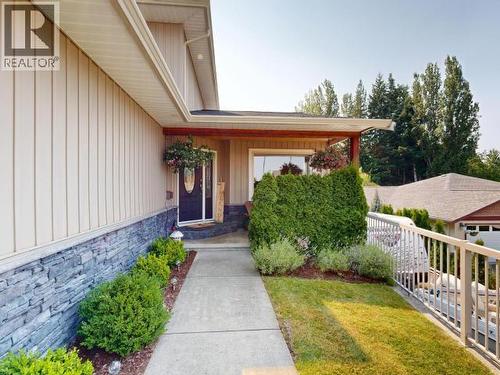 7066 Qualicum Way, Powell River, BC - Outdoor