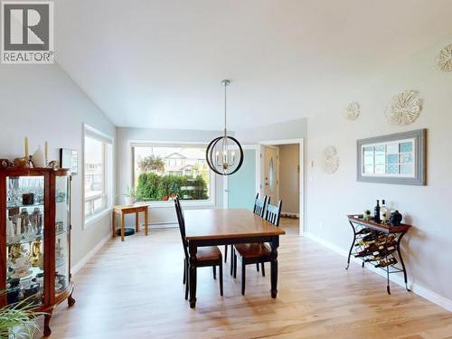 7066 Qualicum Way, Powell River, BC - Indoor Photo Showing Dining Room