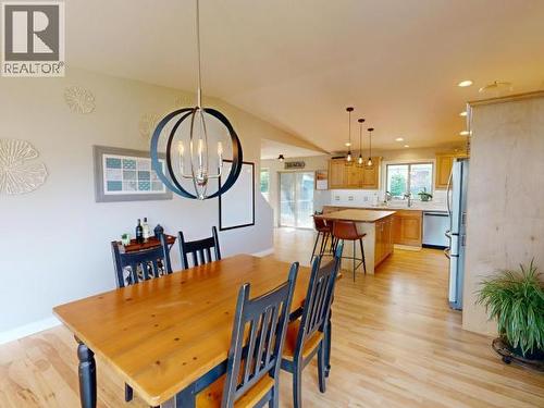 7066 Qualicum Way, Powell River, BC - Indoor Photo Showing Dining Room