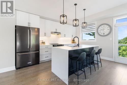 2 Gaddi Way, Vaughan, ON - Indoor Photo Showing Kitchen With Upgraded Kitchen