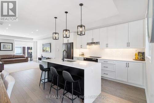 2 Gaddi Way, Vaughan, ON - Indoor Photo Showing Kitchen With Upgraded Kitchen