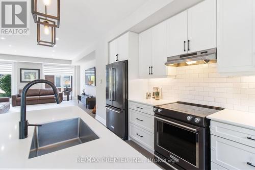 2 Gaddi Way, Vaughan, ON - Indoor Photo Showing Kitchen With Upgraded Kitchen