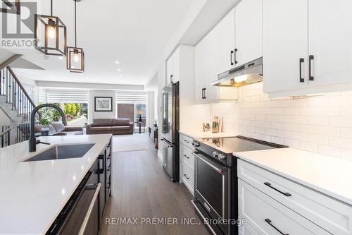 2 Gaddi Way, Vaughan, ON - Indoor Photo Showing Kitchen With Upgraded Kitchen