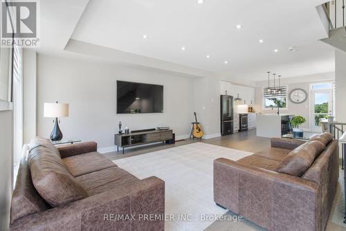2 Gaddi Way, Vaughan, ON - Indoor Photo Showing Living Room
