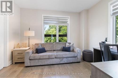 2 Gaddi Way, Vaughan, ON - Indoor Photo Showing Living Room