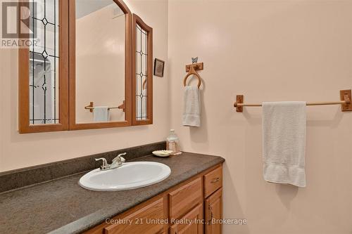 335 Douro 3Rd Line, Douro-Dummer, ON - Indoor Photo Showing Bathroom