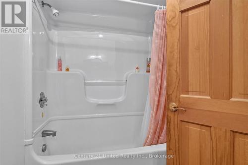 335 Douro 3Rd Line, Douro-Dummer, ON - Indoor Photo Showing Bathroom