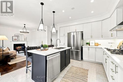 179 Cachet Boulevard, Whitby, ON - Indoor Photo Showing Kitchen With Stainless Steel Kitchen With Double Sink With Upgraded Kitchen