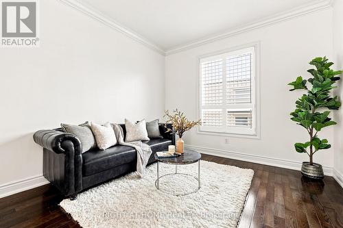 179 Cachet Boulevard, Whitby, ON - Indoor Photo Showing Living Room