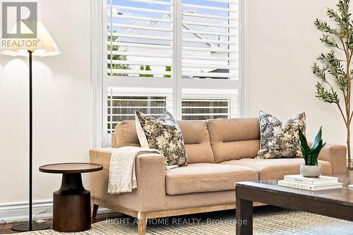 179 Cachet Boulevard, Whitby, ON - Indoor Photo Showing Living Room